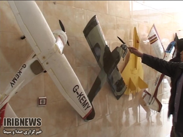 نمایشگاه توانمندی های جوانان شهرستان قاین در حوزه هوا و فضا