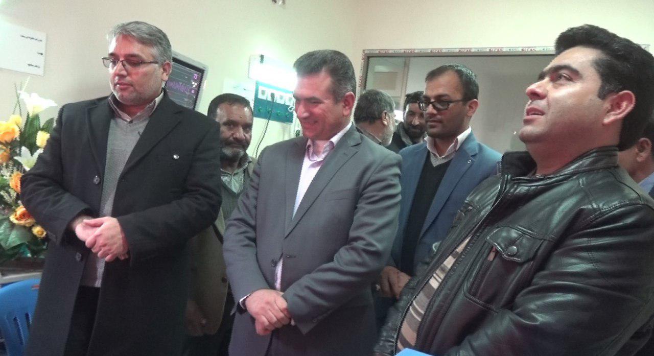 عیادت مسئولان از معلم فداکار سربیشه ای