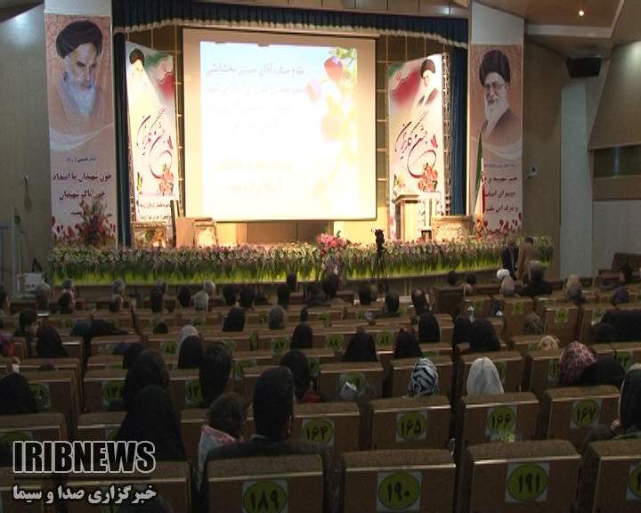 جشن گلریزان به کام نیازمندان جشن گلریزان به کام نیازمندان