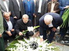 ادای احترام رییس مجلس به مقام شامخ شهدا ادای احترام رییس مجلس به مقام شامخ شهدا