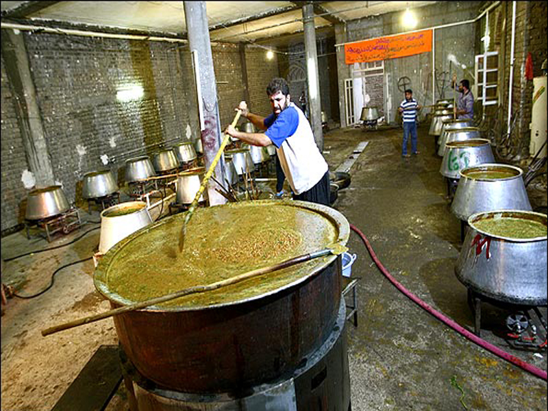 توزیع 80 تن آش نذری در شیراز + فیلم توزیع 80 تن آش نذری در شیراز + فیلم