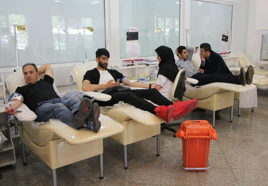 سرخپوشان خون اهدا کردند