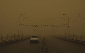 کاهش دید در محورهای جنوب استان کرمان به علت گردو غبار