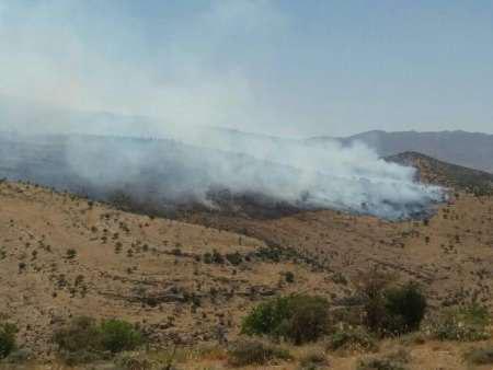 شعله‌های آتش در دشت بکان اقلید