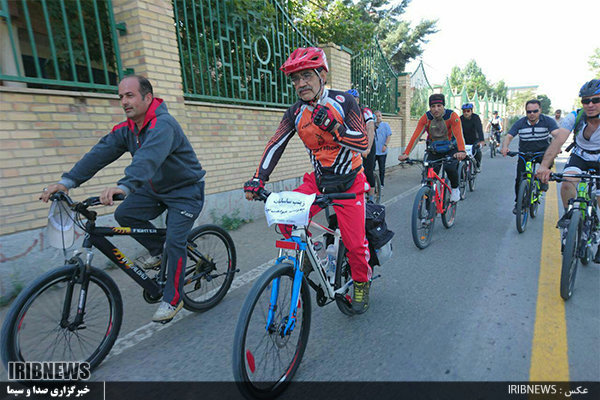 همایش دوچرخه سواری به مناسبت درگذشت زینب ساسانیان
