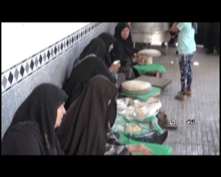 پخت نان صلواتی در زرند پخت نان صلواتی در زرند