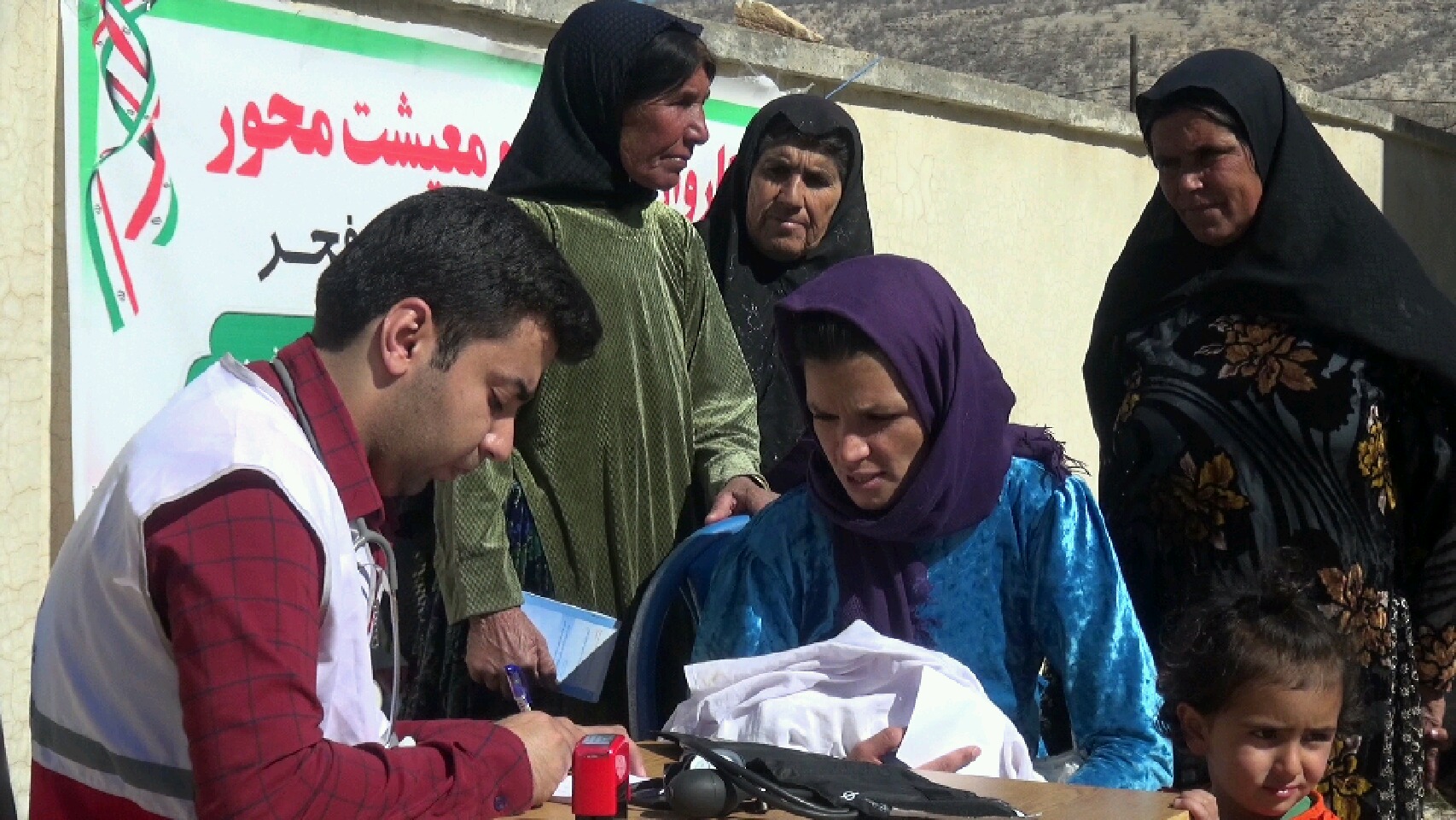 اعزام کاروان سلامت جمعیت هلال احمرشهرستان چرام به روستا و شهرک گَره‌ای