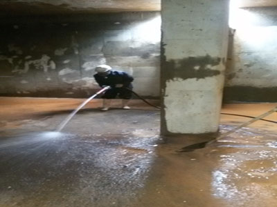 عملیات شستشو و گندزدایی 3 مخزن آب شرب در 3 شهر خراسان جنوبی