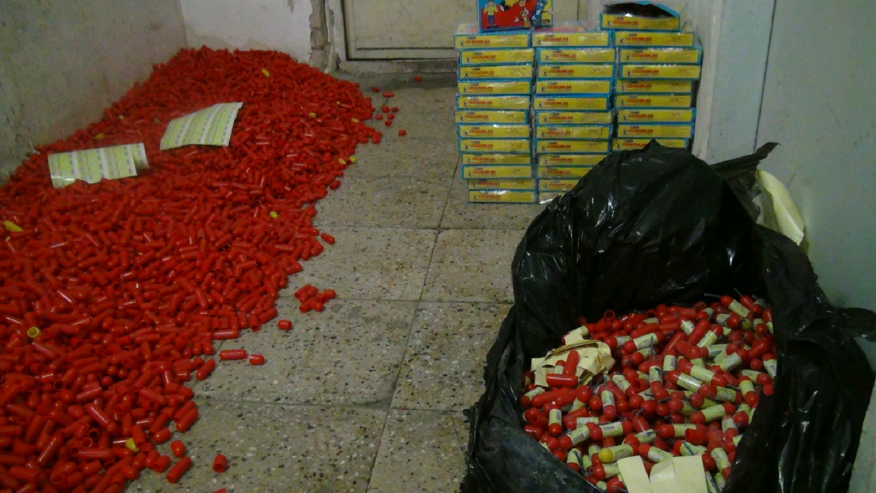 کشف یک کارگاه تولید مواد محترقه