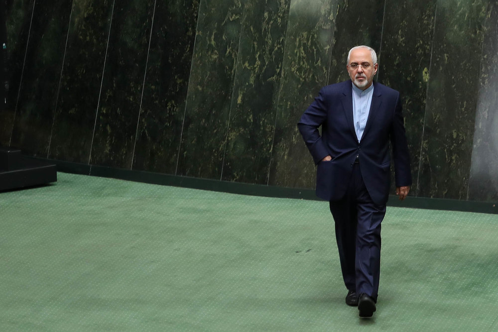 از تذکر تا امضای ۱۵۰ نماینده برای باقی ماندن ظریف