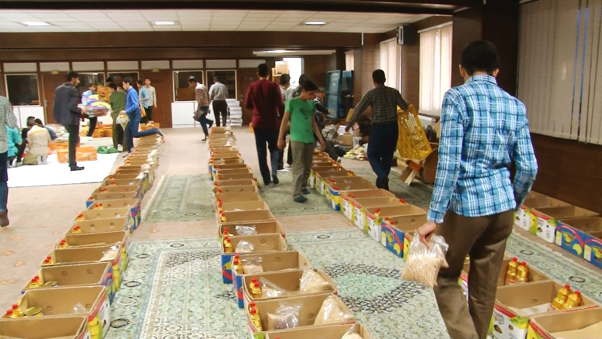 توزیع 200 سبد غذایی بین نیازمندان توزیع 200 سبد غذایی بین نیازمندان