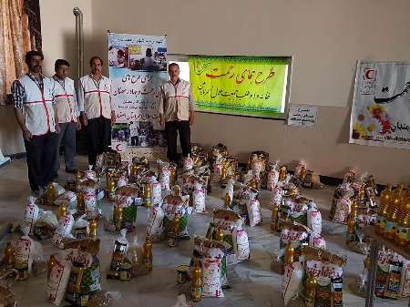 توزیع 100 بسته سبد غذایی بین نیازمندان نایینی