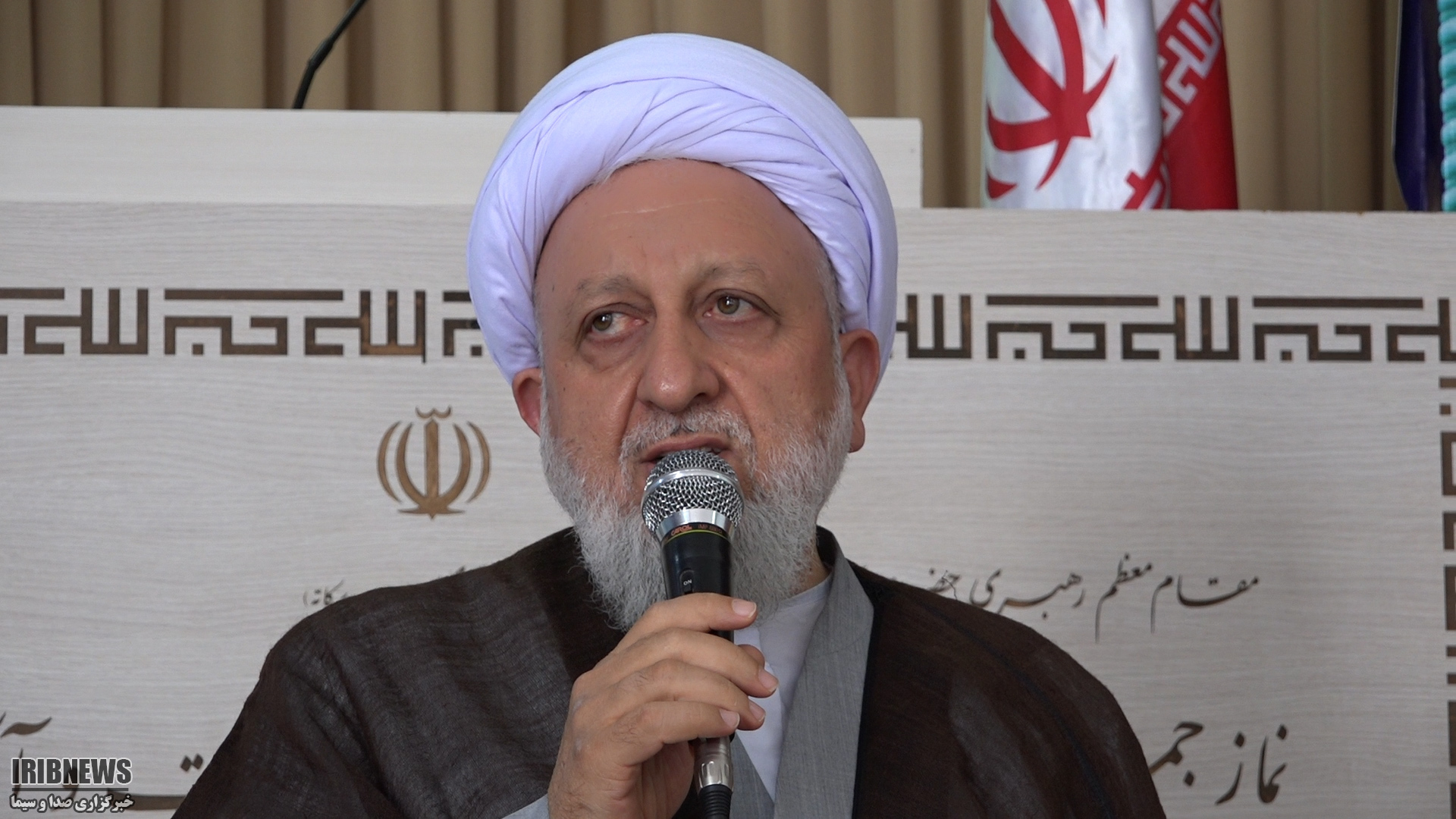 تاکید ائمه جمعه بر حل مشکلات اقتصادی مردم