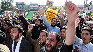 پاسخ کوبنده مردم قم به یاوه گویی های دشمنان