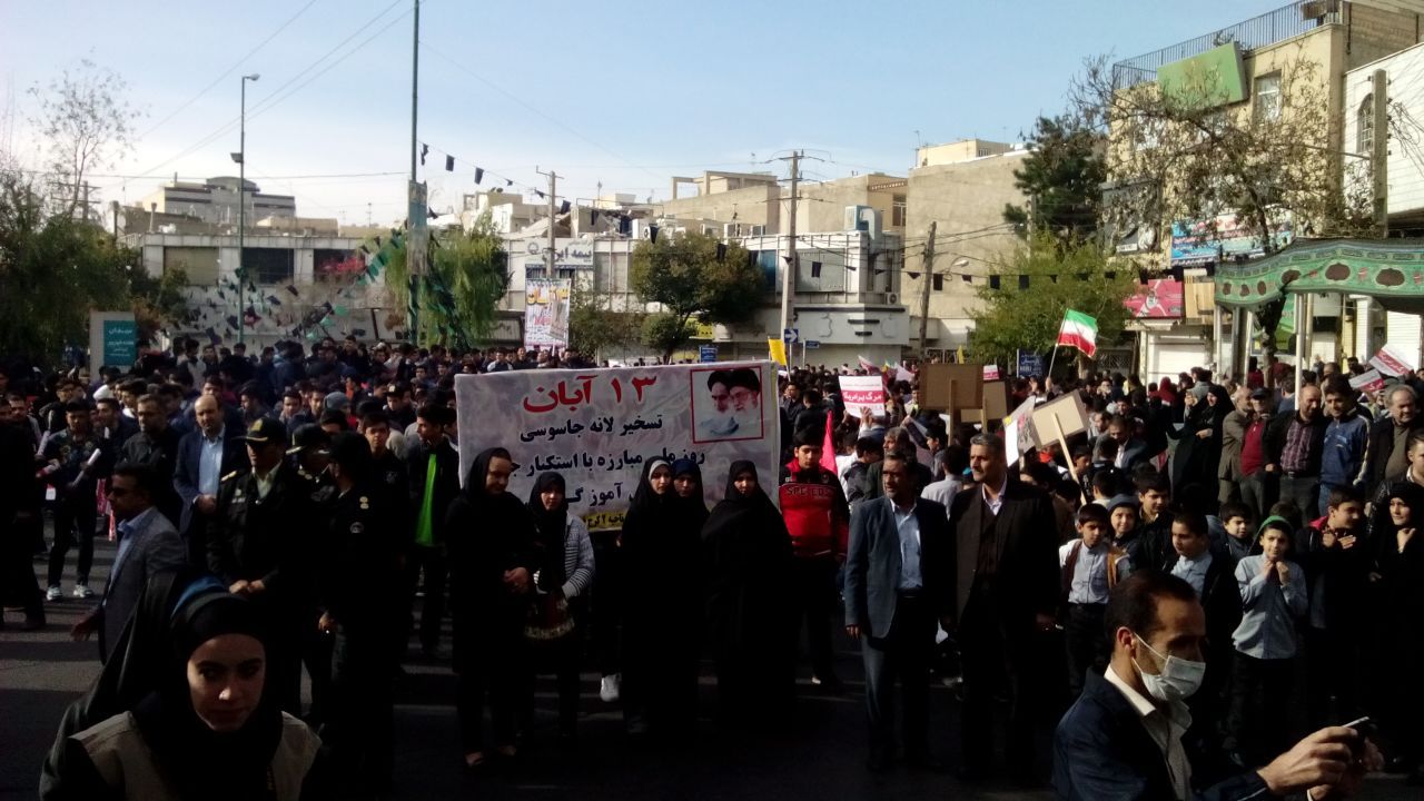 حضور باشکوه مردم در راهپیمایی فردیس