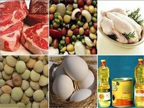 کودک دارای سوء تغذیه سبد غذایی دریافت کردند.