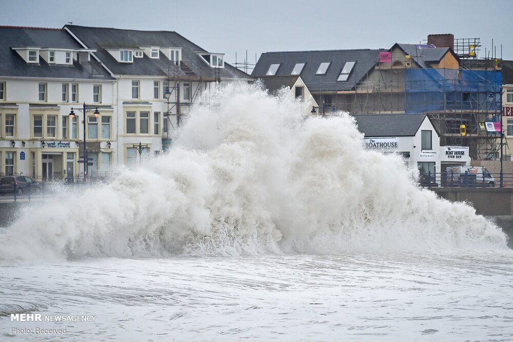 تصاویری از طوفان شدید در جنوب انگلیس تصاویری از طوفان شدید در جنوب انگلیس