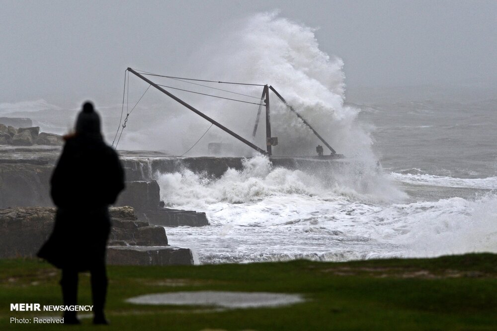 تصاویری از طوفان شدید در جنوب انگلیس تصاویری از طوفان شدید در جنوب انگلیس