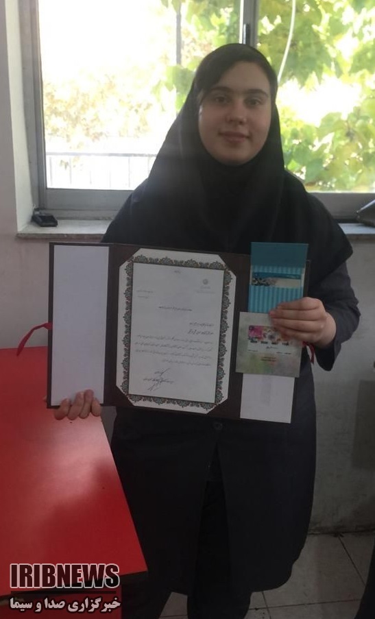 عنوان کتابخوان برتر استان از آن دانش آموز مهابادی