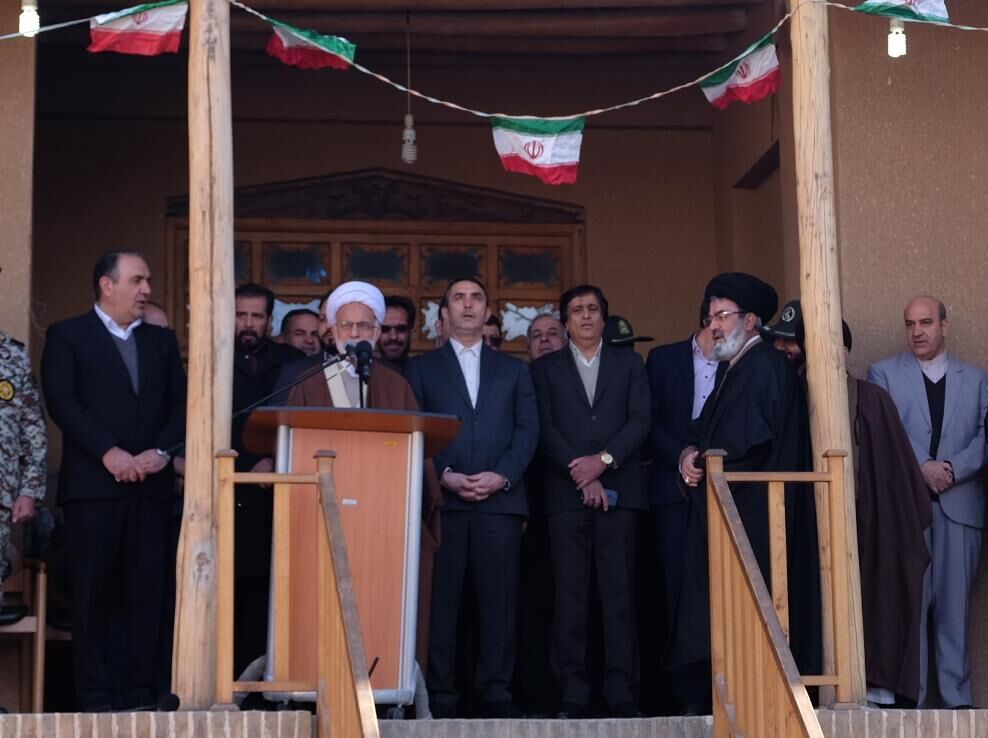 ایران در چهل و یکمین سال پیروزی انقلاب با قوت و قدرت ایستاده است ایران در چهل و یکمین سال پیروزی انقلاب با قوت و قدرت ایستاده است