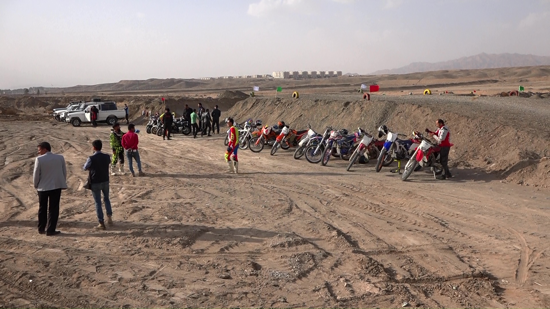 بهره برداری از فاز نخست پیست موتور کراس شهرستان بیرجند بهره برداری از فاز نخست پیست موتور کراس شهرستان بیرجند