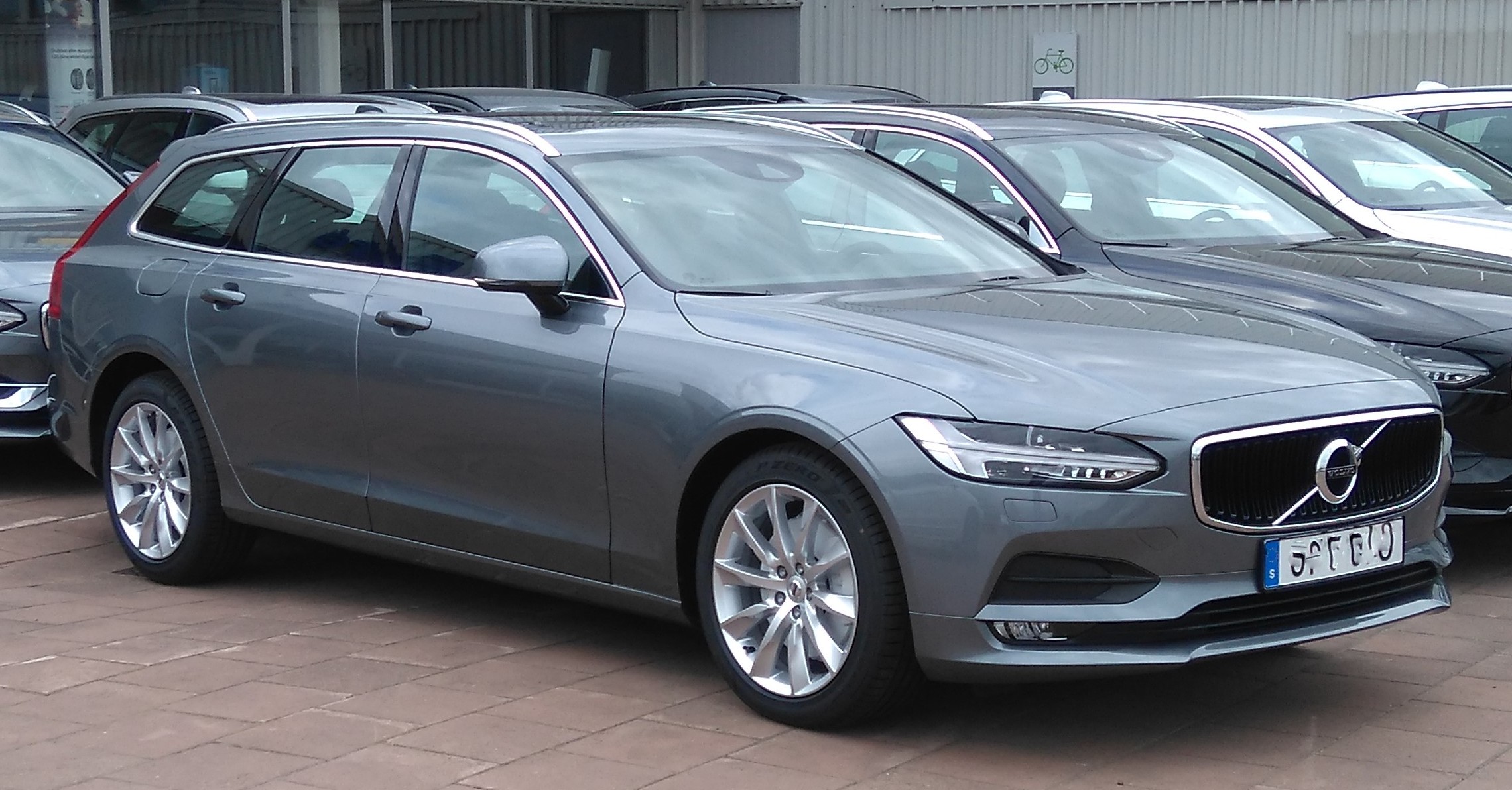 تصاویری ديده نشده از خودروی Volvo V90