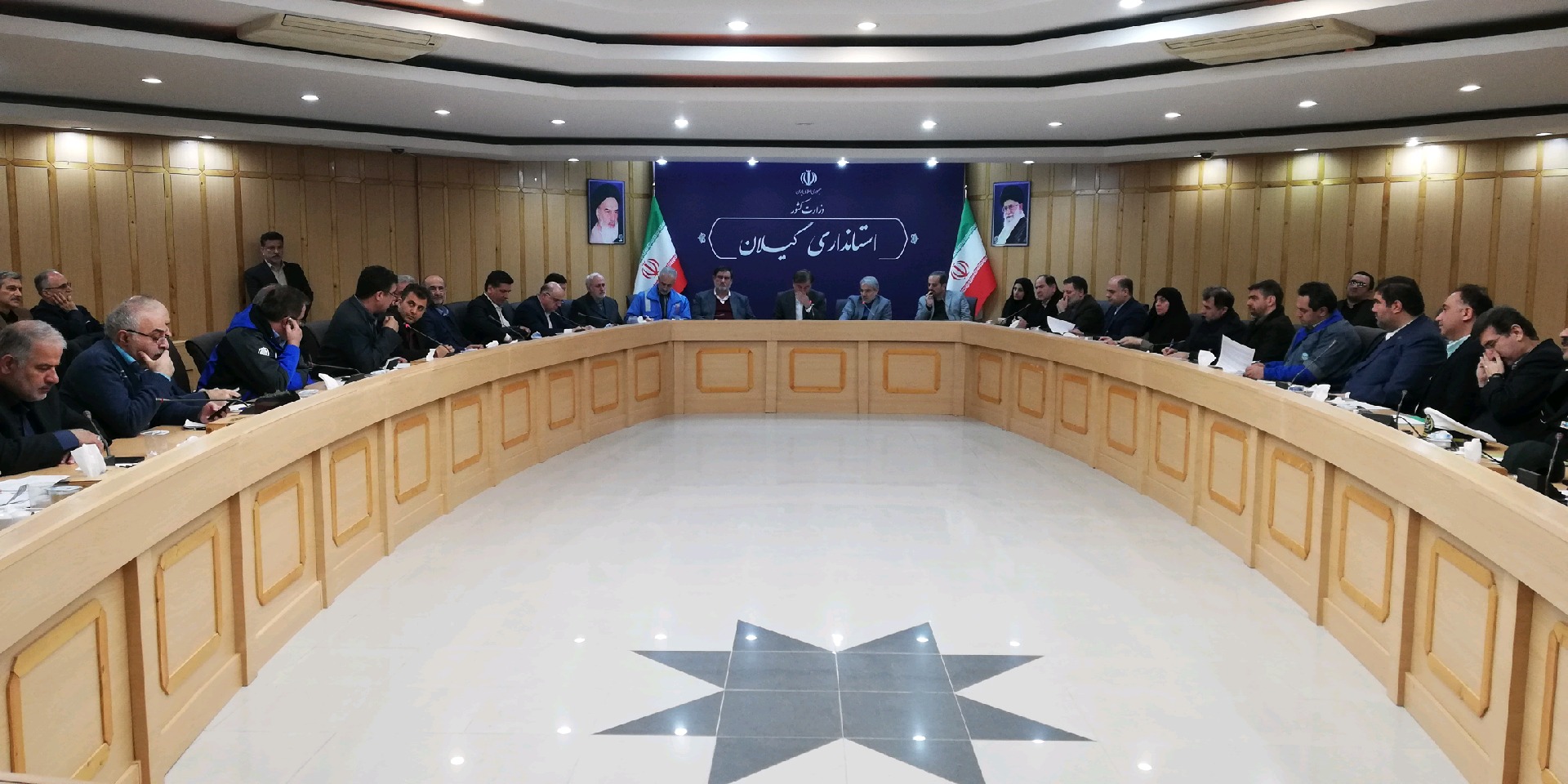 بررسی مشکلات بارش برف در جلسه ستاد بحران  گیلان