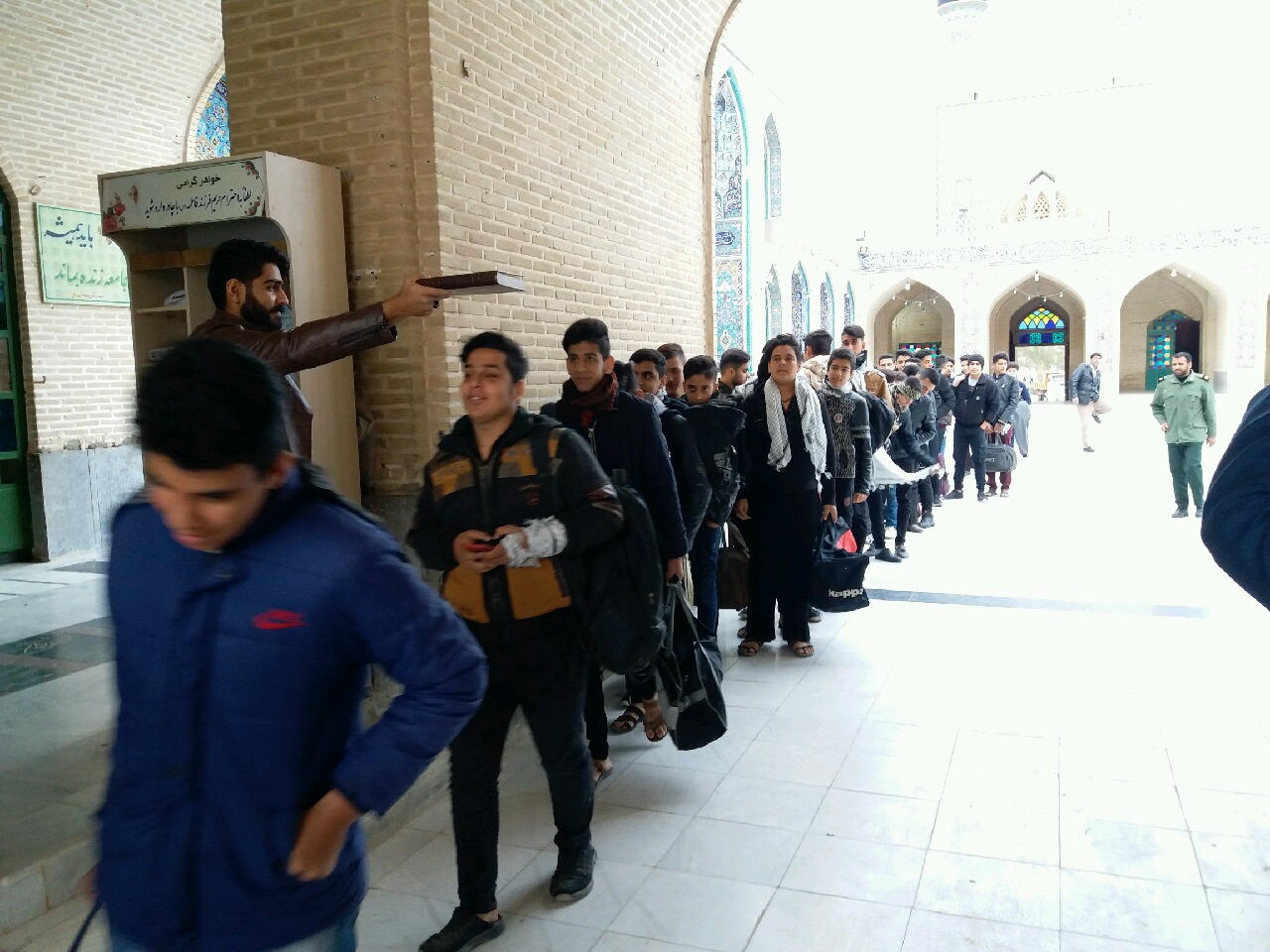 اعزام نخستین کاروان دانش آموزان پسر بافقی به کربلای ایران