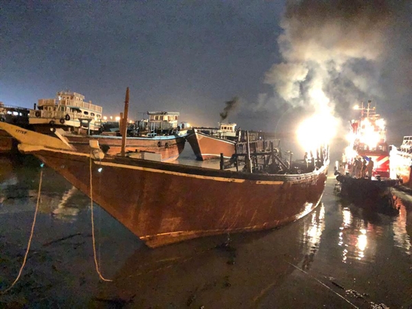 بوشهر ؛ آتش سوزی حادثه بندر رستمی بدون تلفات جانی