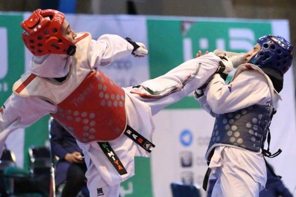 بانوان تکواندوکار ناشنوای شیراز در راه هنگ کنگ