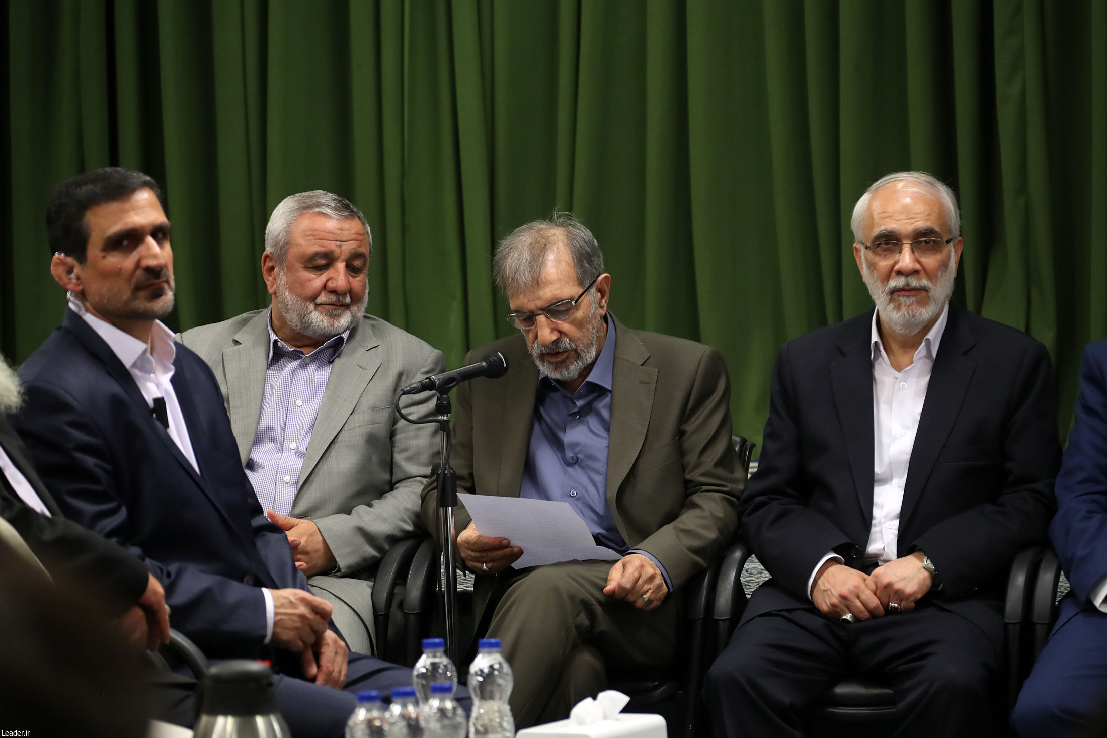 بمانی که این پارسی از تو ماند، که شهنامه آن را به کیوان رساند