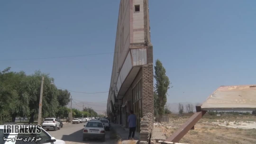 ساختمان کم عرض هشتگرد سوژه فضای مجازی