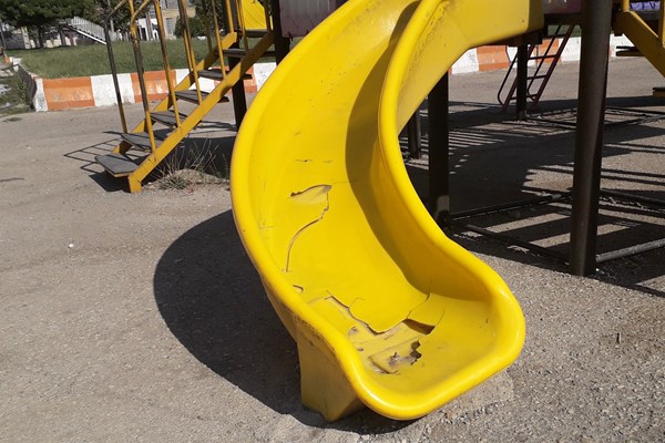 استاندارد نبودن وسایل بازی در پارک های استان