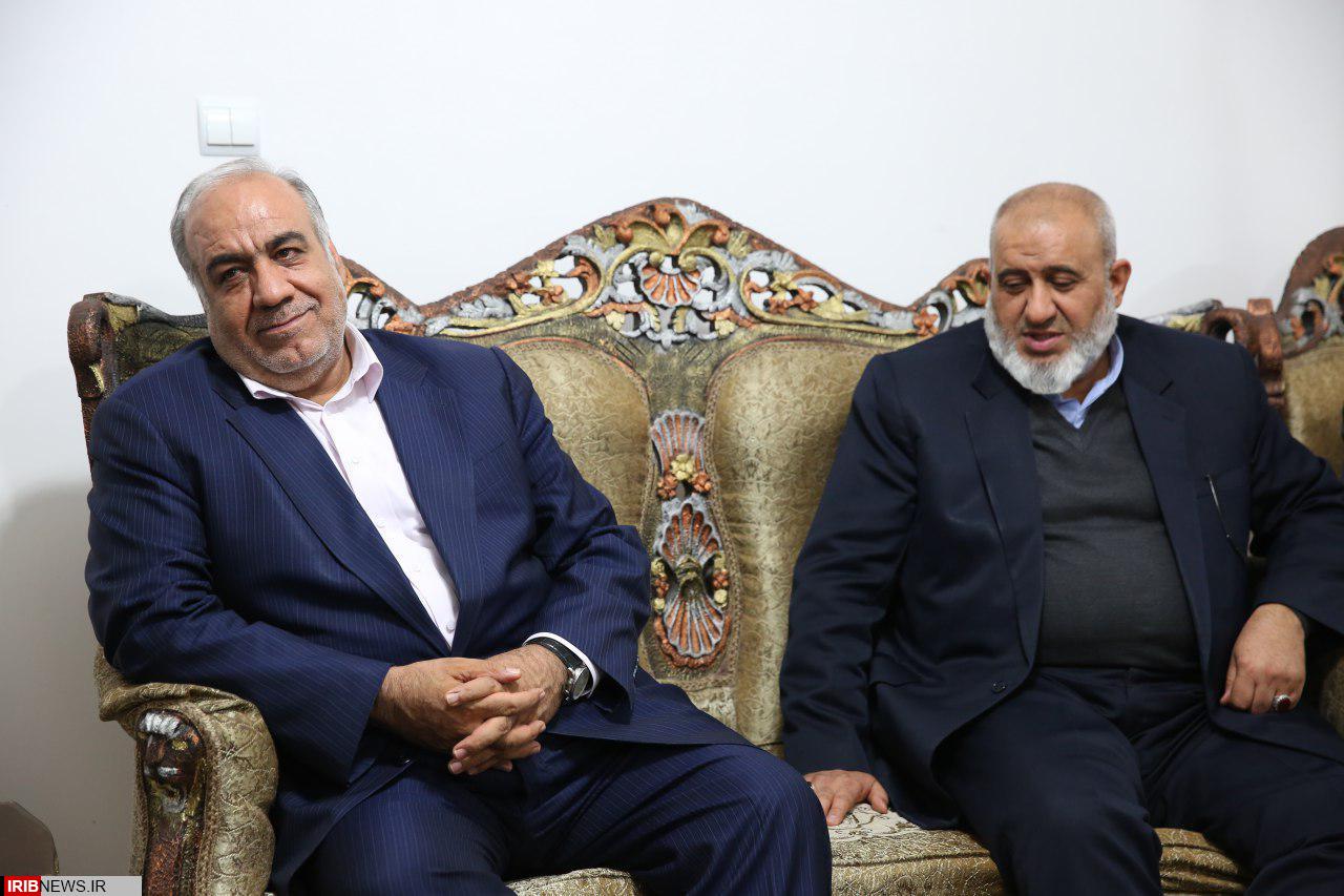 خانواده‌های شهدا طلایه داران صبر و استقامتند.