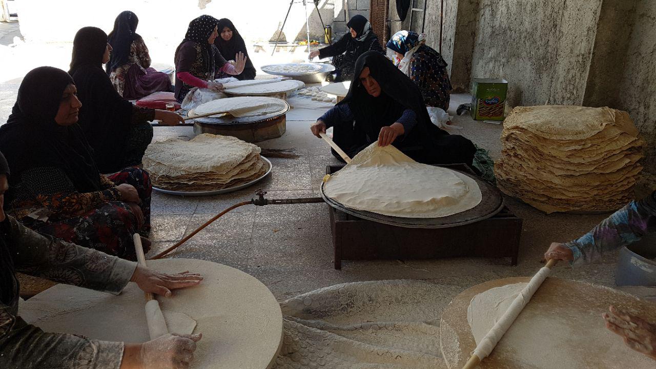 پخت نان برای یاری نیازمندان پخت نان برای یاری نیازمندان