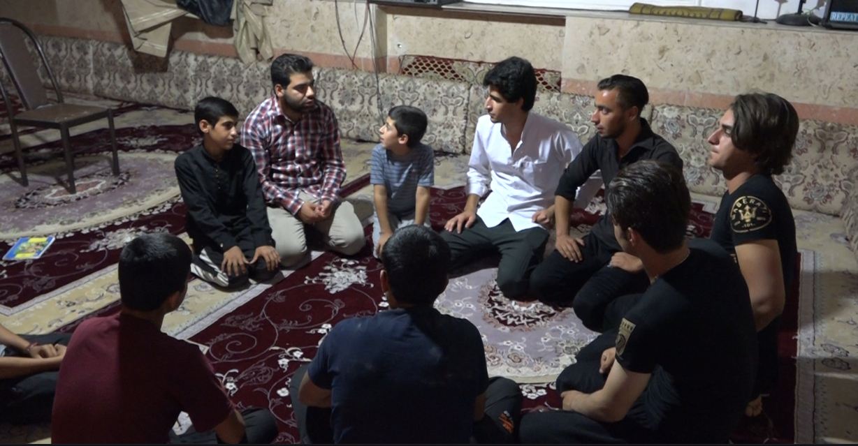 نگاهی متفاوت به اطراف وسختیهای پیش رو نگاهی متفاوت به اطراف وسختیهای پیش رو