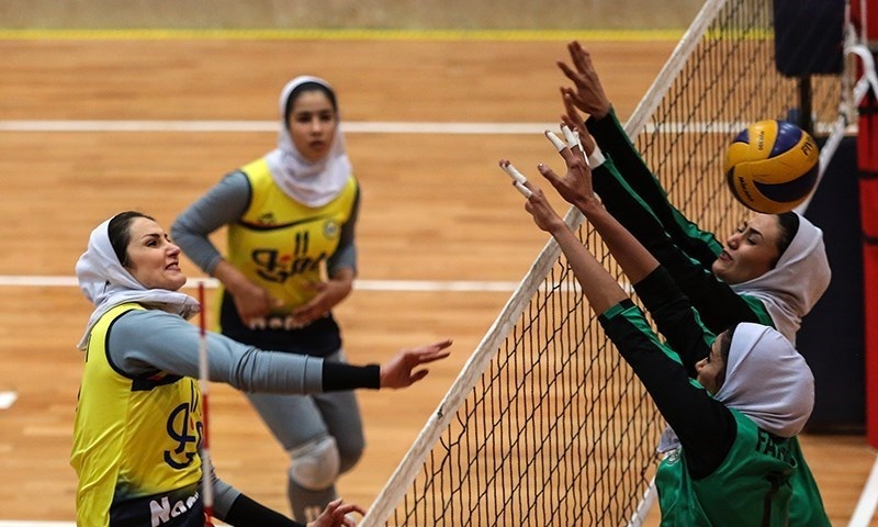 ذوب آهن میزبان پیکان