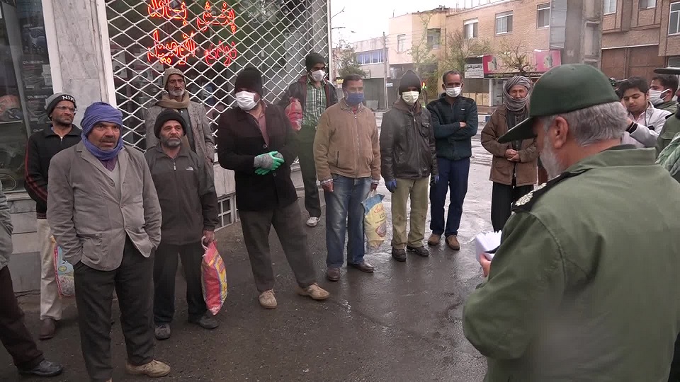 توزیع 110 بن غذایی بین کارگران روز مزد بیرجند توزیع 110 بن غذایی بین کارگران روز مزد بیرجند