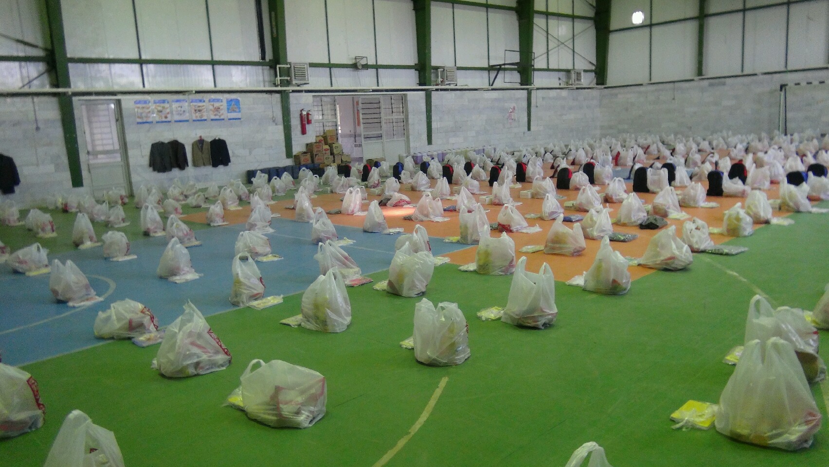 توزیع 490 بسته موادغذایی در فریمان و کدکن