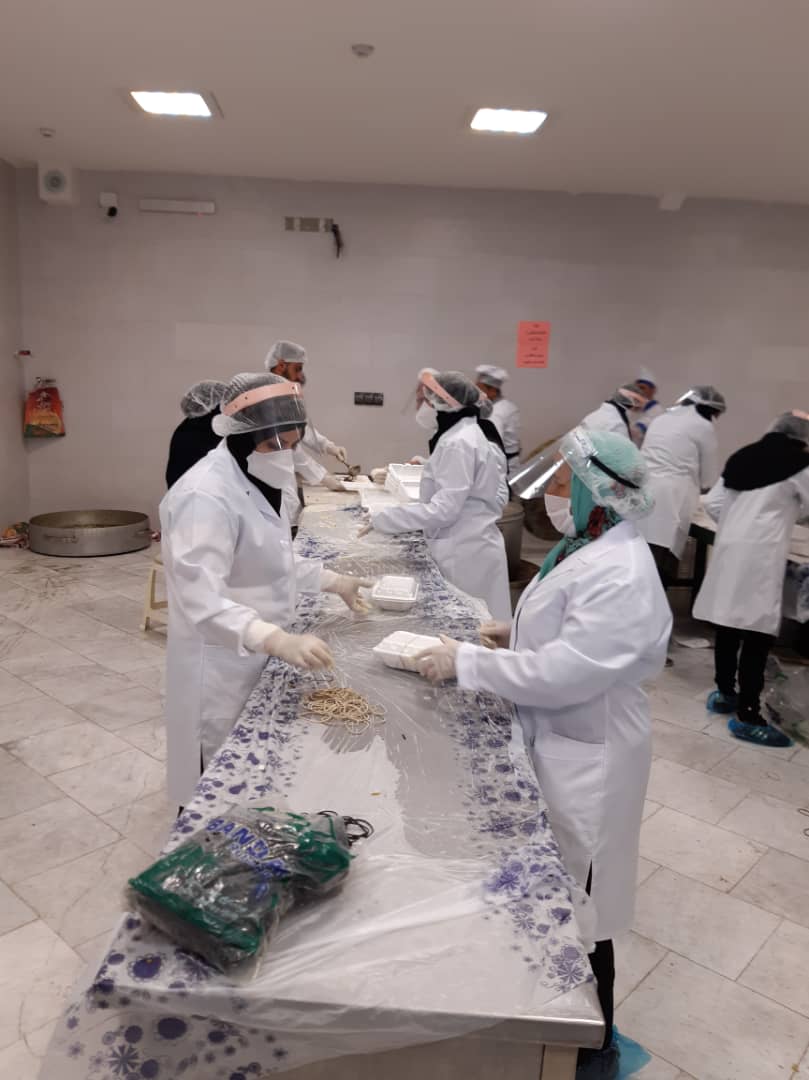 توزیع 10 هزار پرس غذای میان خانواده های نیازمند در طرقبه توزیع 10 هزار پرس غذای میان خانواده های نیازمند در طرقبه