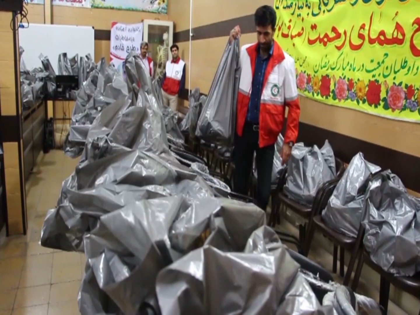 توزیع 150سبد غذایی در طرح همای رحمت در شهرضا توزیع 150سبد غذایی در طرح همای رحمت در شهرضا