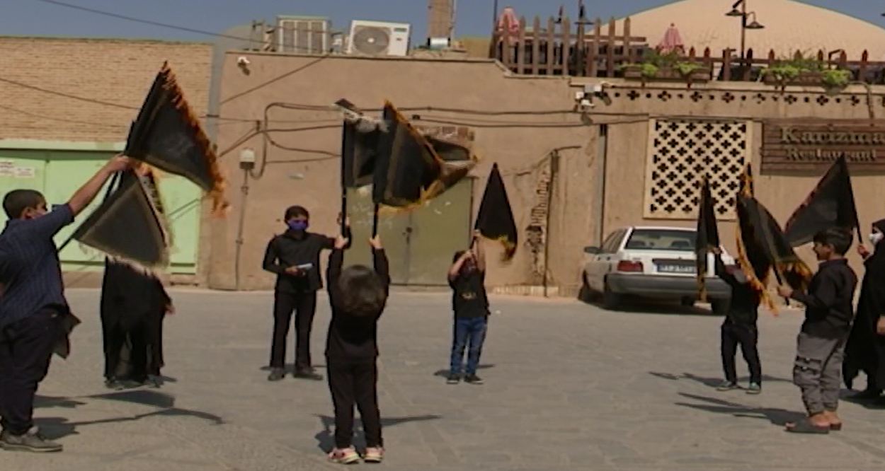 برافراشته شدن بیرق عزا توسط کوکان برافراشته شدن بیرق عزا توسط کوکان