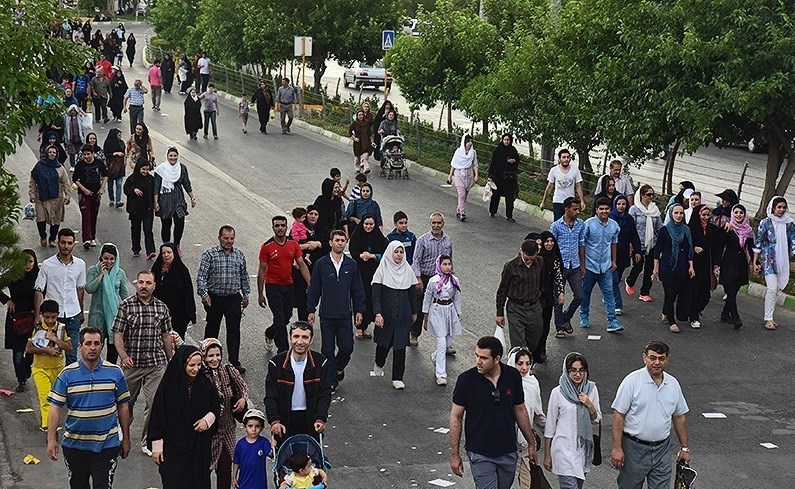 جمع ورزشکاران و ورزش دوستان خرمشهری در همایش پیاده روی