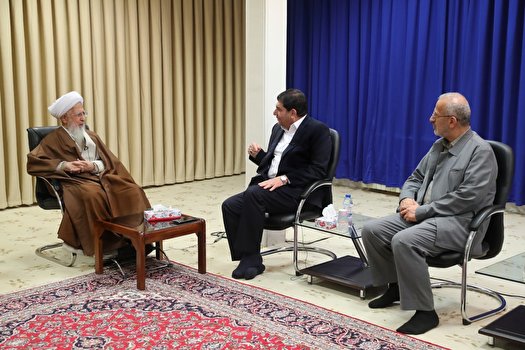 دیدار مخبر با آیت الله جوادی آملی در قم