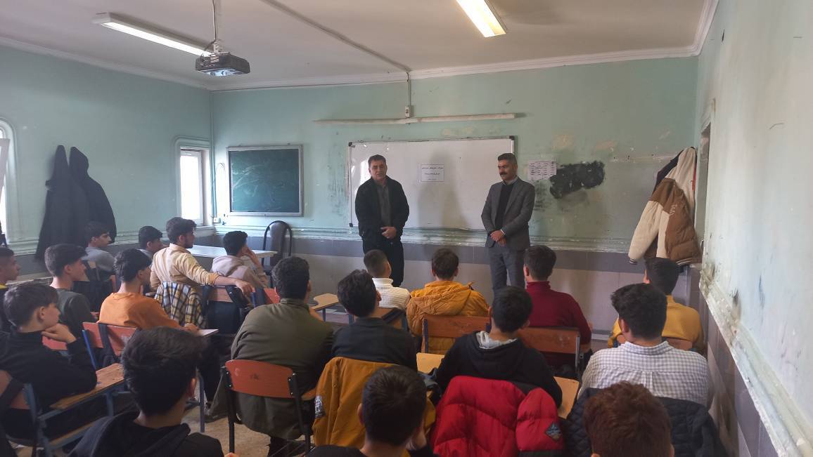 بر گزاری کلاسهای آموزشی در مدارس شهرستان نقده به مناسبت هفته هوای پاک بر گزاری کلاسهای آموزشی در مدارس شهرستان نقده به مناسبت هفته هوای پاک