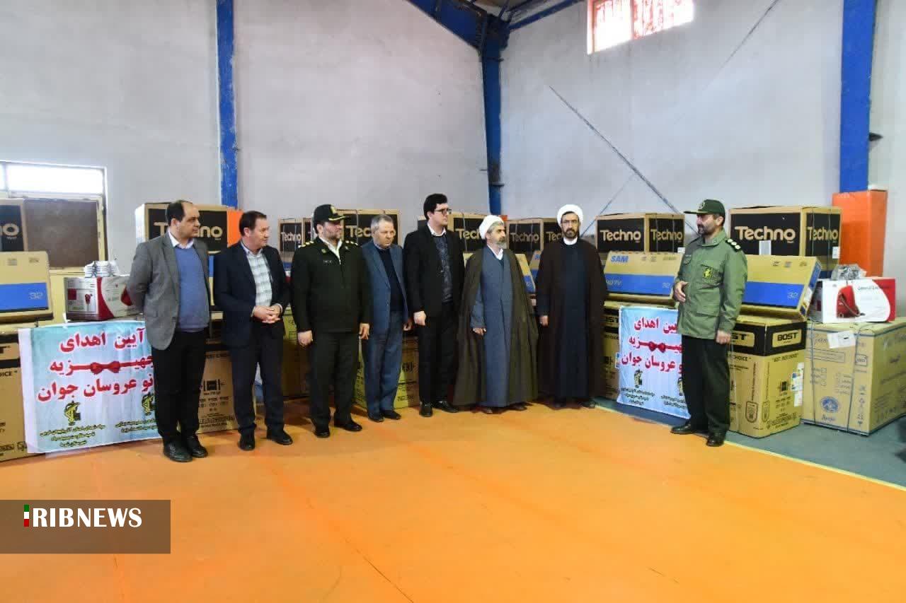 اهدای ۱۹ سری جهیزیه به نوعروسان شهرستان شوط اهدای ۱۹ سری جهیزیه به نوعروسان شهرستان شوط