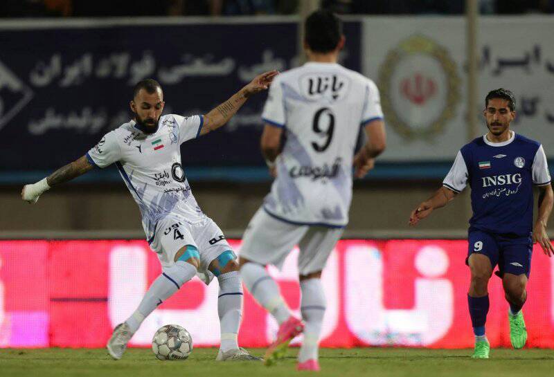 پیروزی صدرنشین لیگ برتر فوتبال در اهواز پیروزی صدرنشین لیگ برتر فوتبال در اهواز