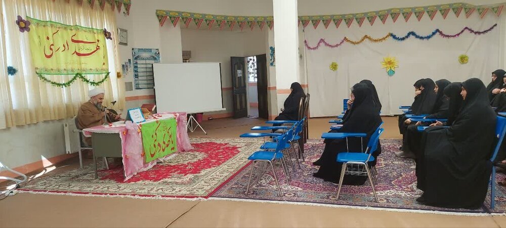 تاکید امام جمعه نقده بر مسلح شدن طلاب به علوم روز تاکید امام جمعه نقده بر مسلح شدن طلاب به علوم روز