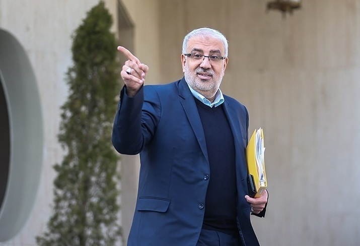 وزیر نفت: بنزین یورو پنج در کلانشهر‌ها توزیع می‌شود