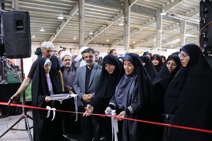 نمایشگاه پوشاک «گوهر شاد» در ارومیه افتتاح شد